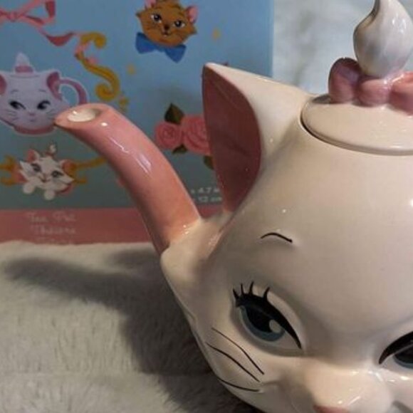Disney The Aristocats Marie Figural Teapot with Lid by Ann Shen New with Box - Picture 6 of 9
